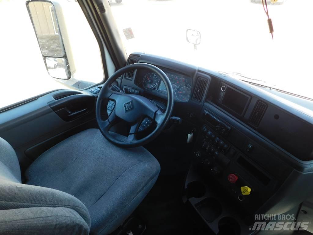 International LT 625 Prime Movers