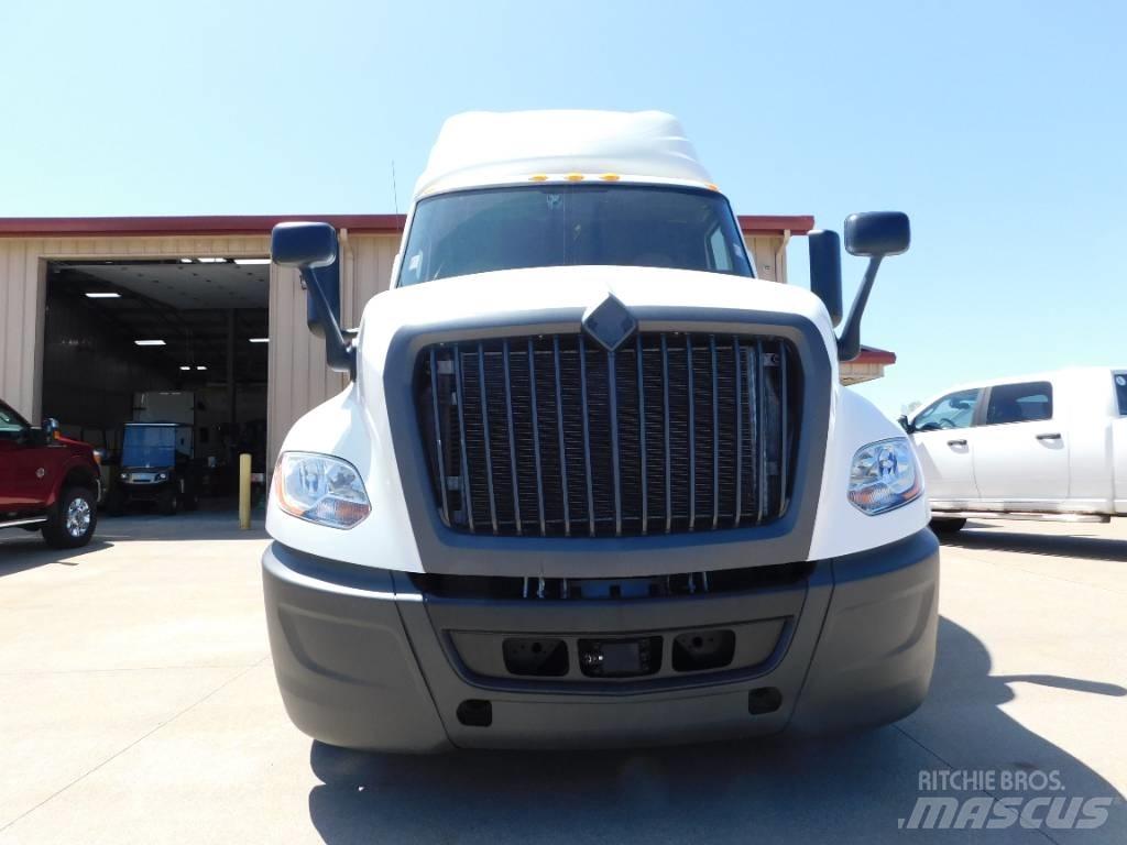 International LT 625 Prime Movers