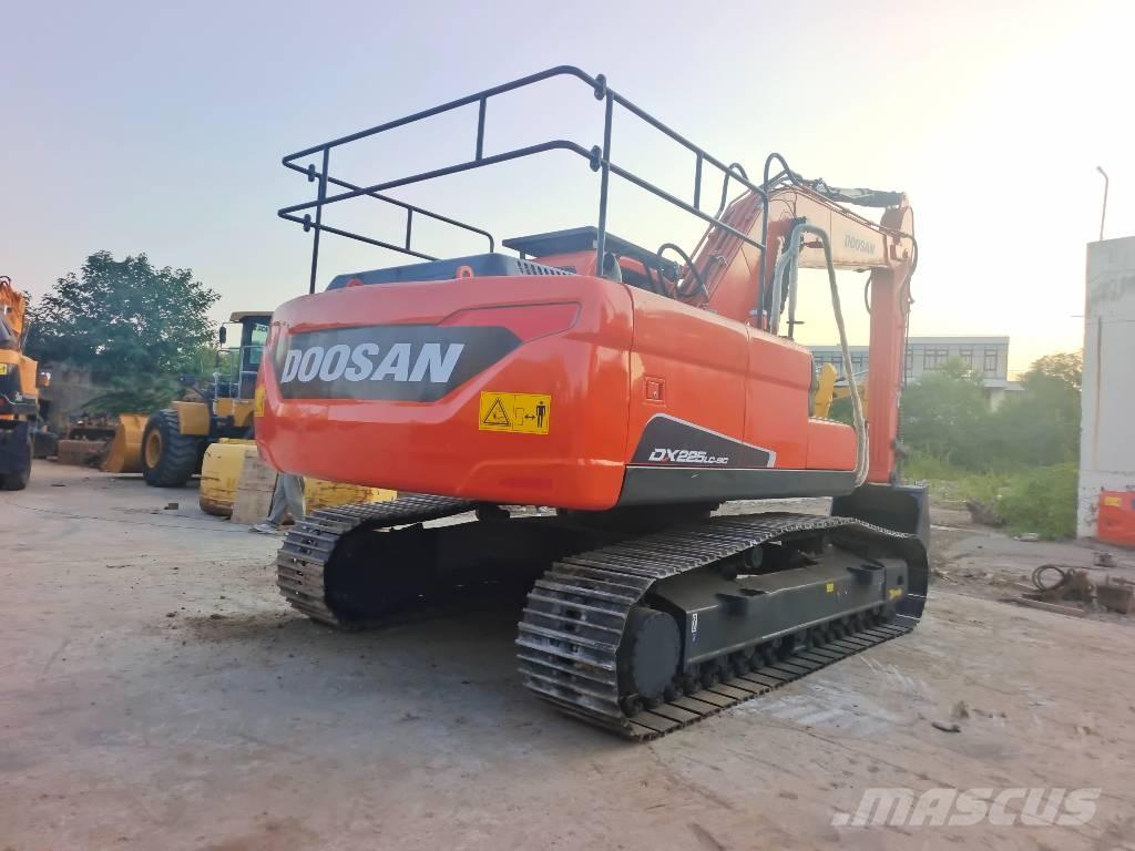 Doosan DX 225 LC Crawler excavators