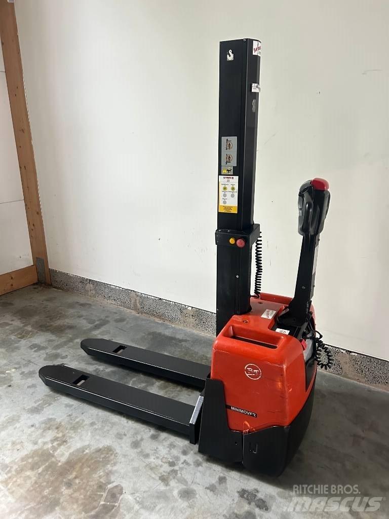 BT HWE 100 Pedestrian stacker