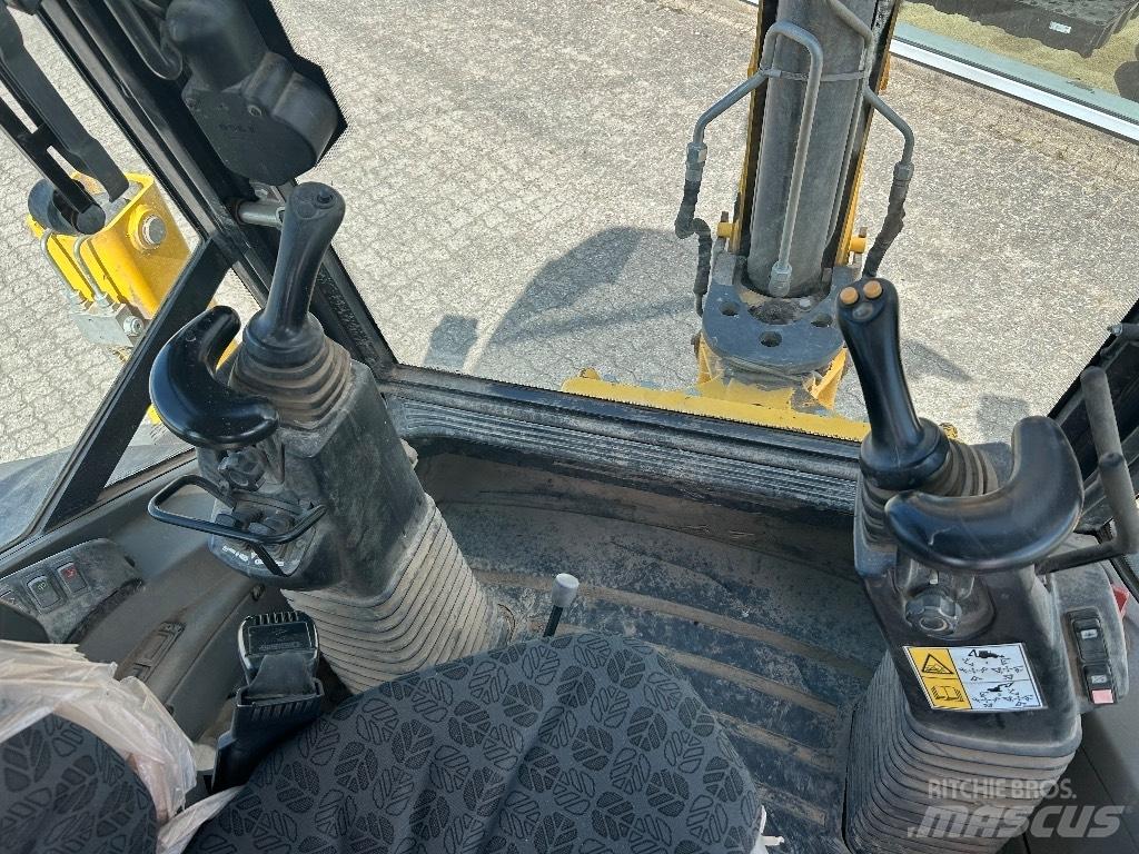 New Holland B 100 C Backhoe