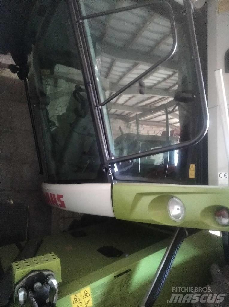 CLAAS Tucano 320 Combine harvesters