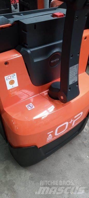 Toyota LWE 200 Low lifter