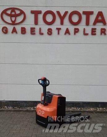 Toyota LWE 200 Low lifter