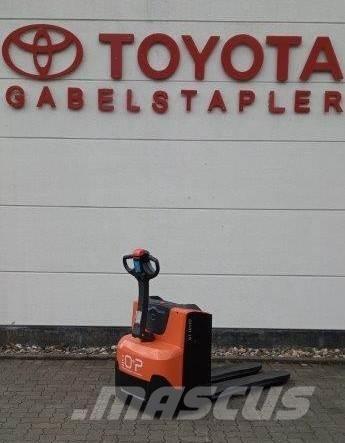 Toyota LWE 200 Low lifter