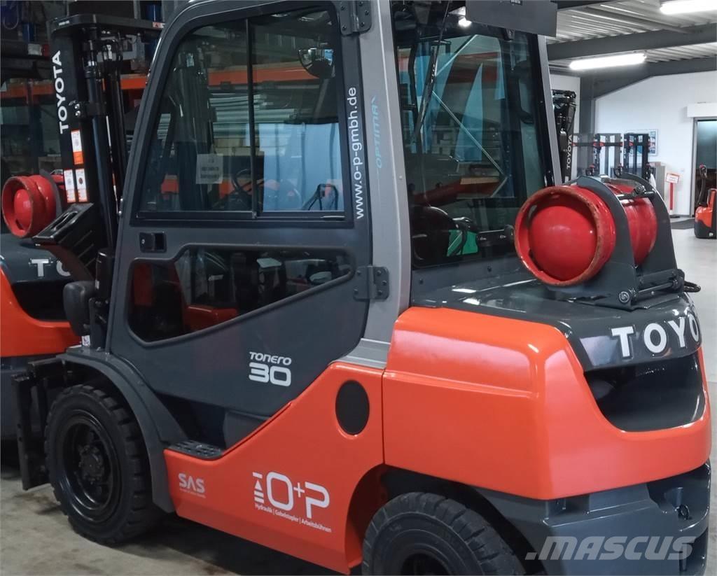 Toyota 02-8FGF30 LPG trucks