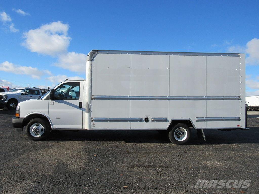 GMC Savana 3500 Box trucks
