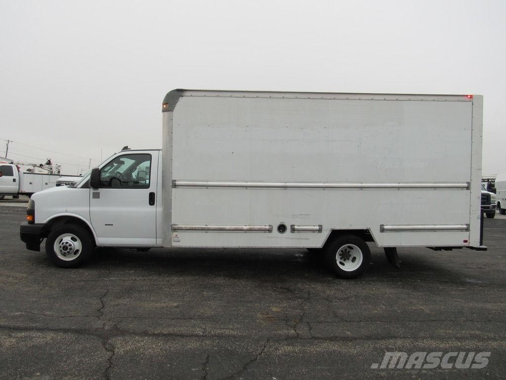 GMC Savana 3500 Box trucks