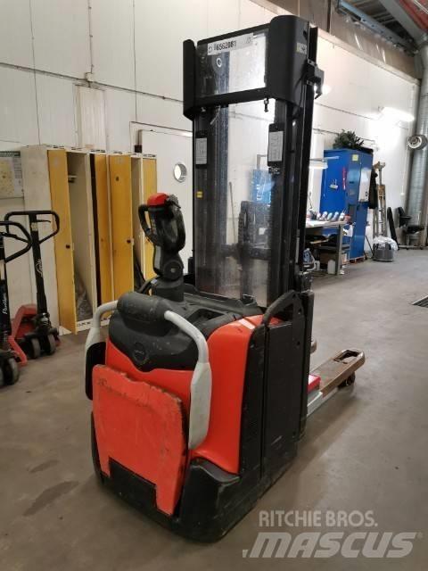 Toyota SPE120L Pedestrian stacker