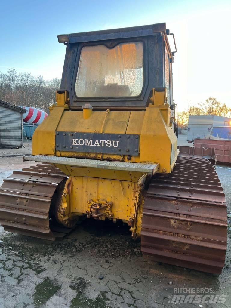 Komatsu D 65 P Crawler dozers