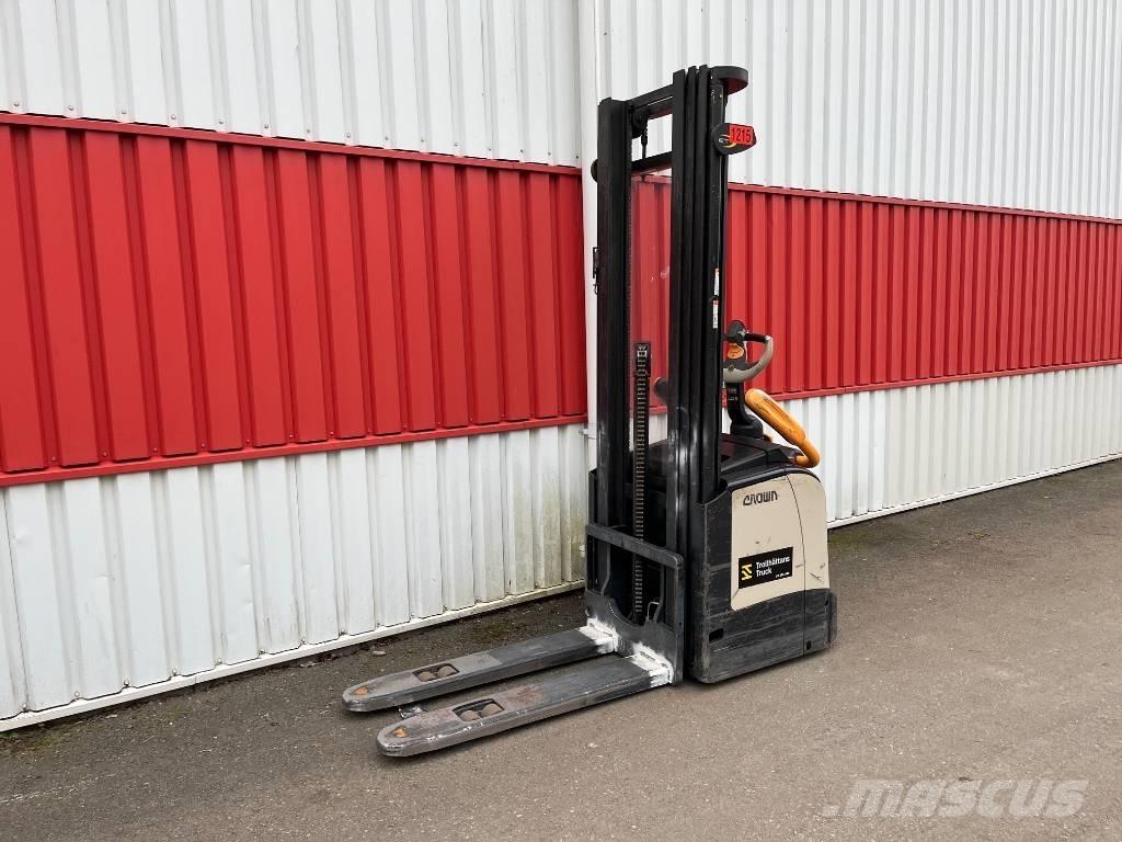 Crown ET 4000-1.2 Pedestrian stacker