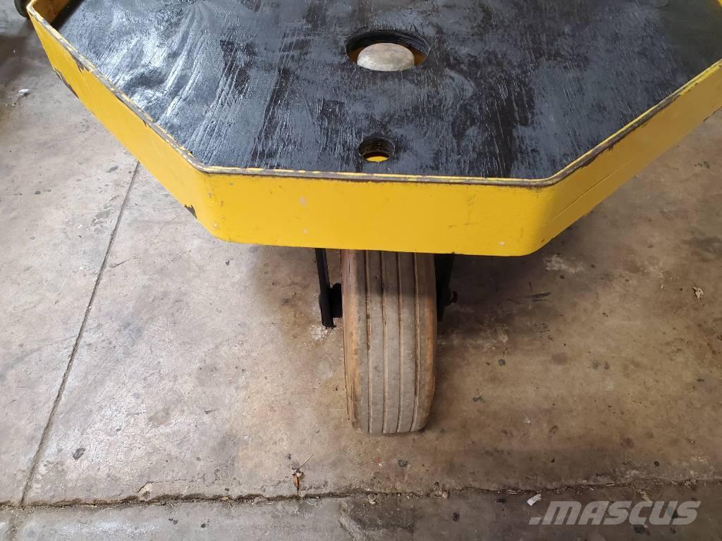 Taylor-Dunn SC090 Tow truck