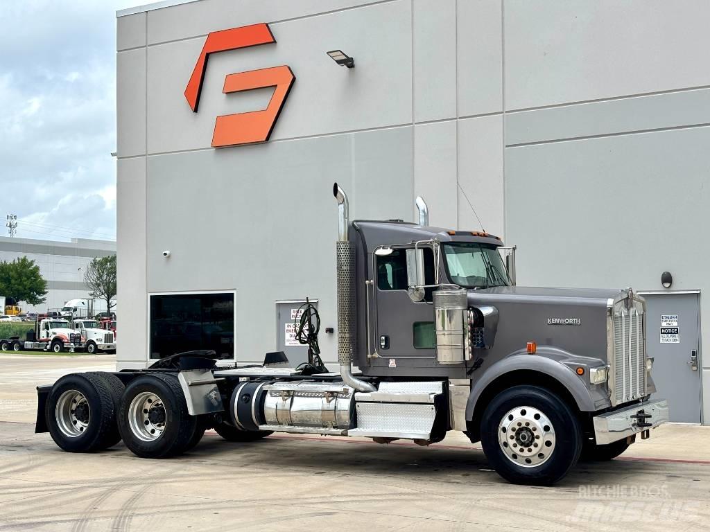 Kenworth W 900 Prime Movers