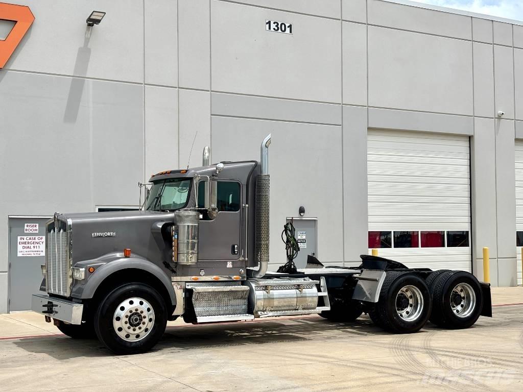 Kenworth W 900 Prime Movers