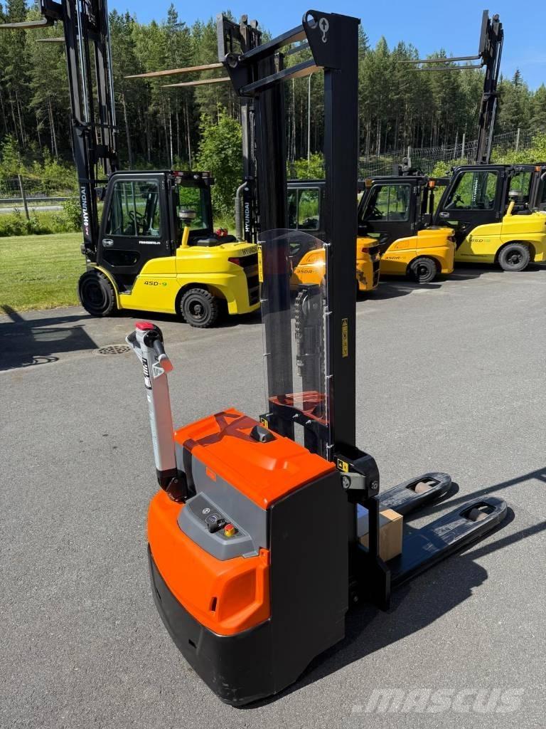 Rocla SWS12L Pedestrian stacker