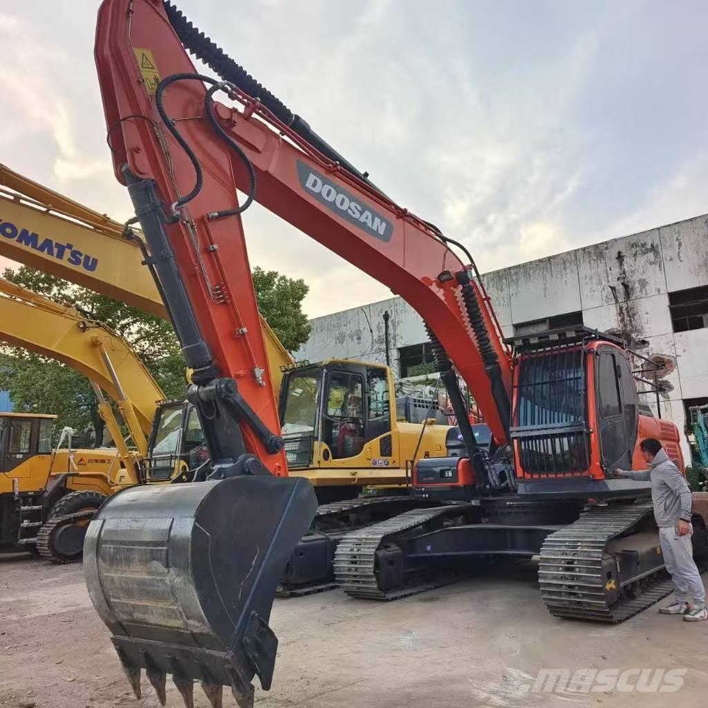 Doosan DX 300 LC Crawler excavators