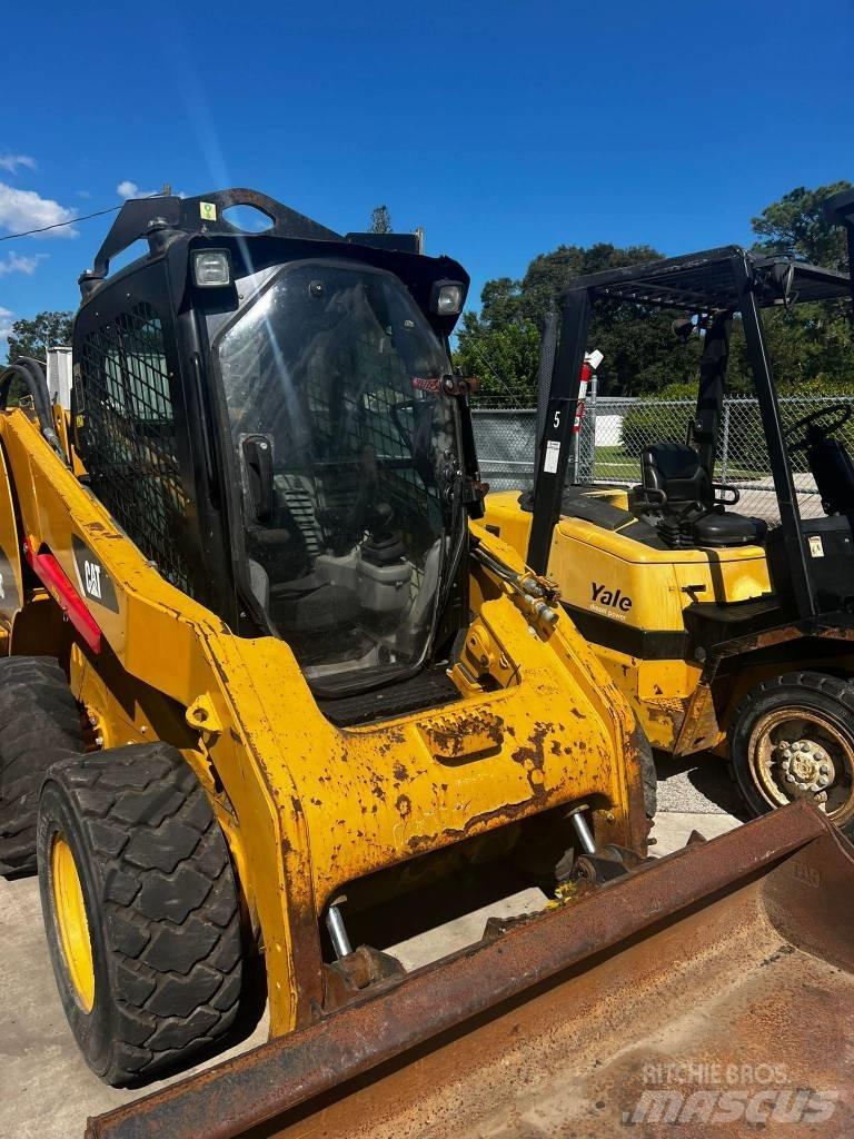 CAT 246C Skid steer loaders