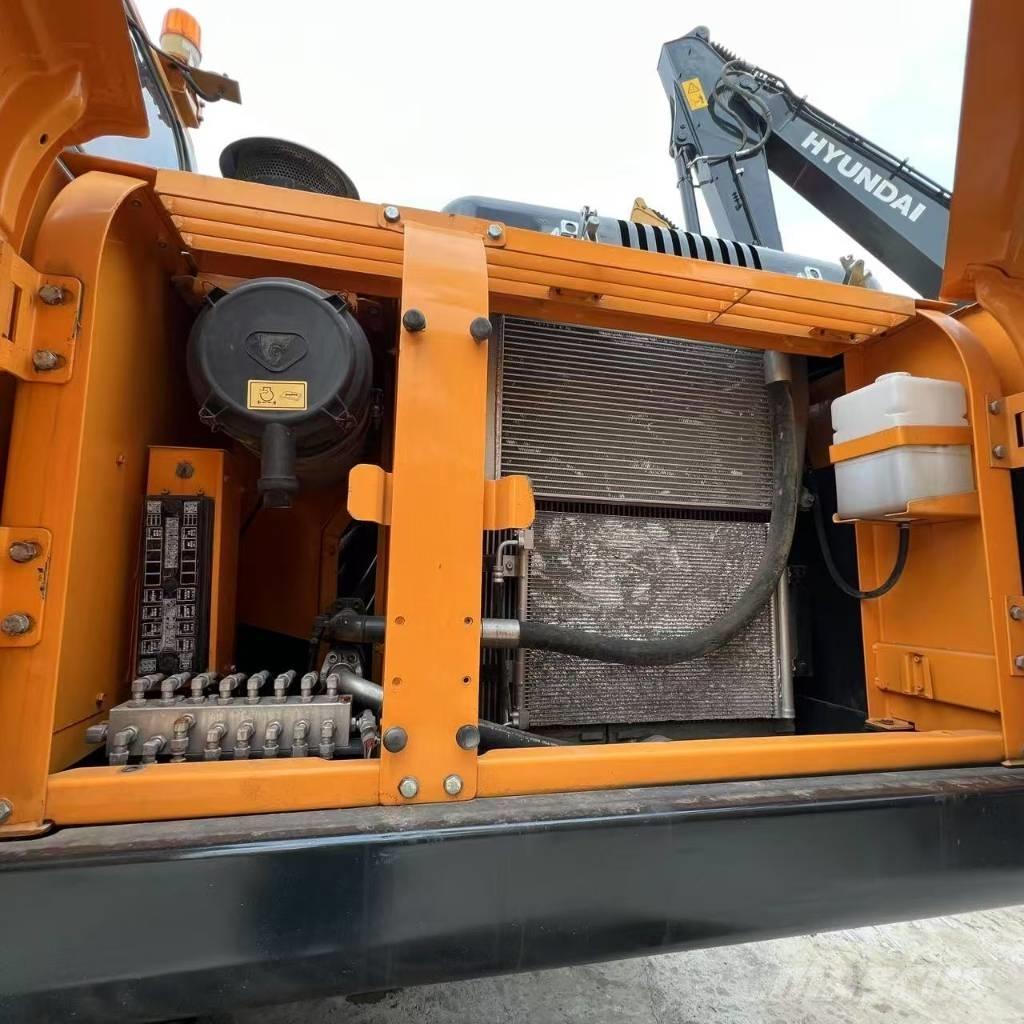Hyundai R220LC-9S Mini excavators  7t - 12t