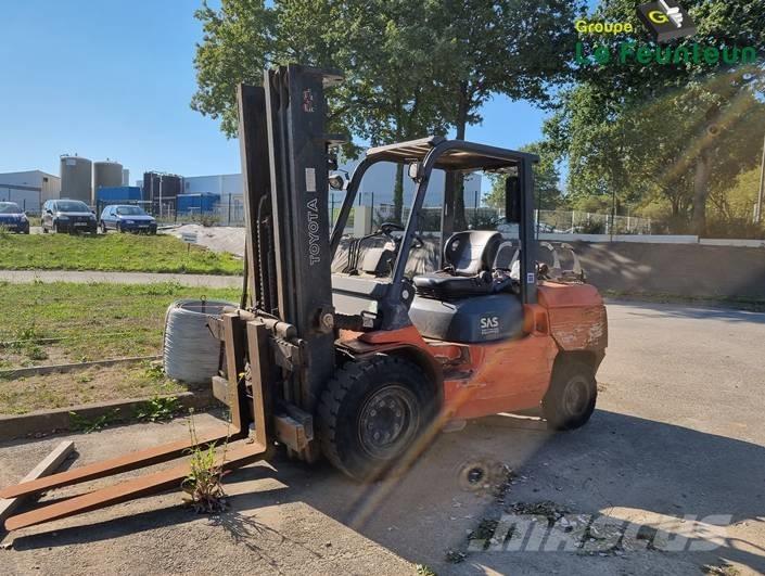 Toyota 02-7 FG A 50 LPG trucks