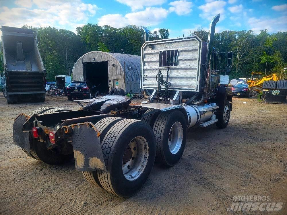 Mack CH 613 Prime Movers