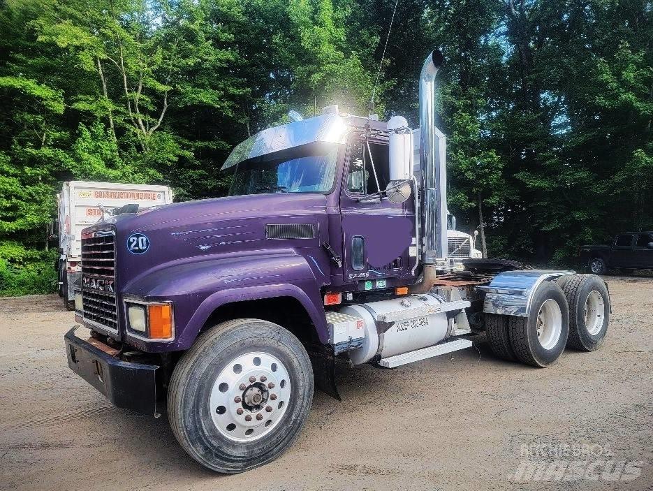 Mack CH 613 Prime Movers