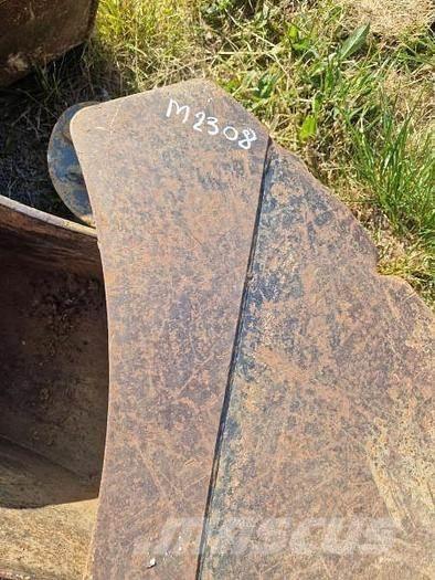 Terex TLB840PS Buckets