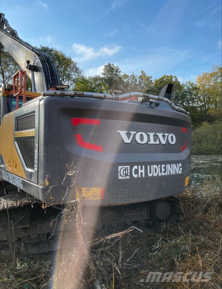 Volvo 250E LR Crawler excavators