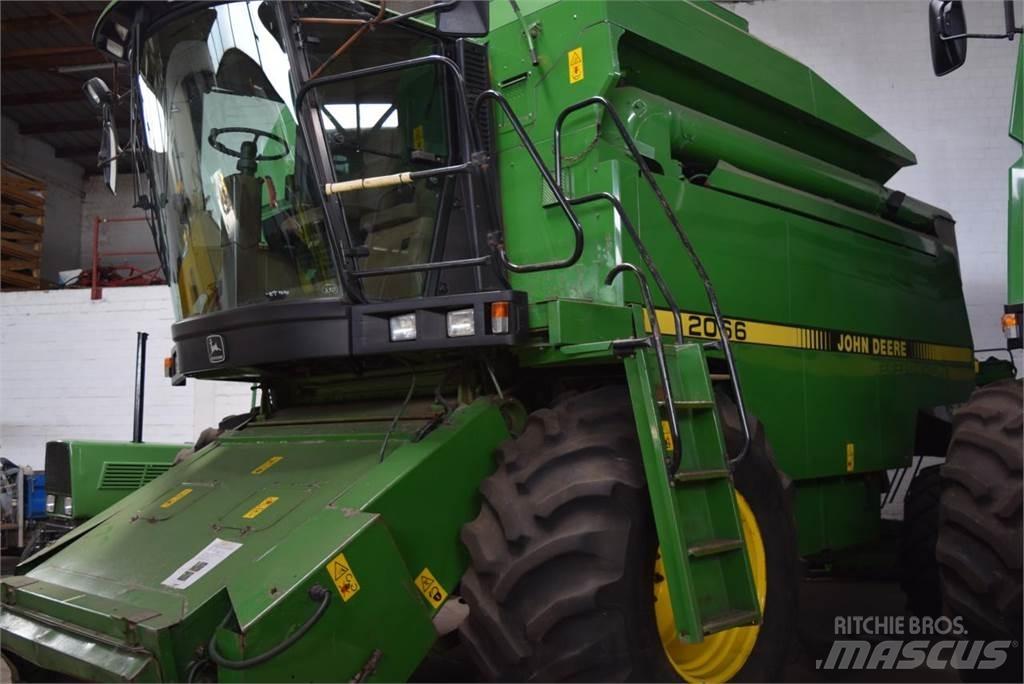 John Deere 2066 Combine harvesters