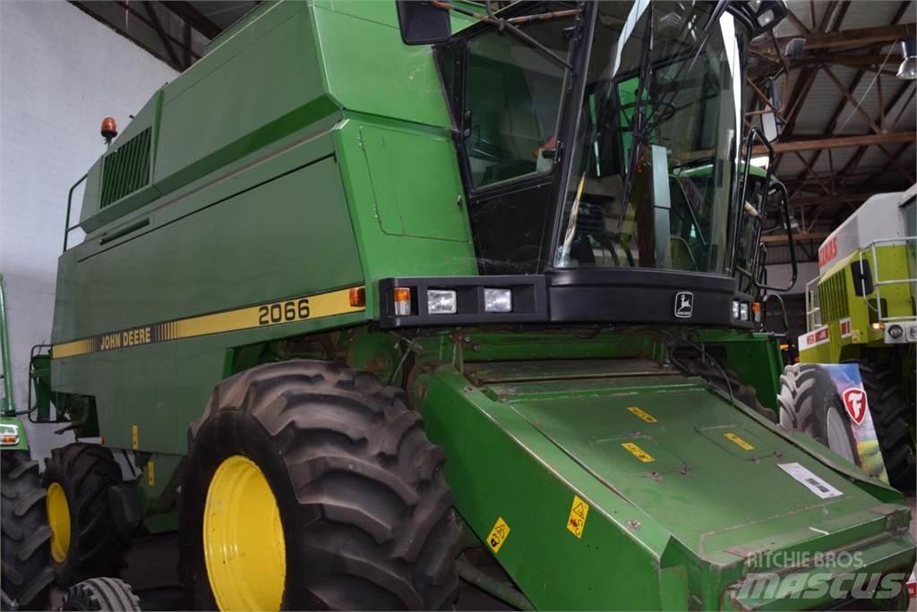 John Deere 2066 Combine harvesters