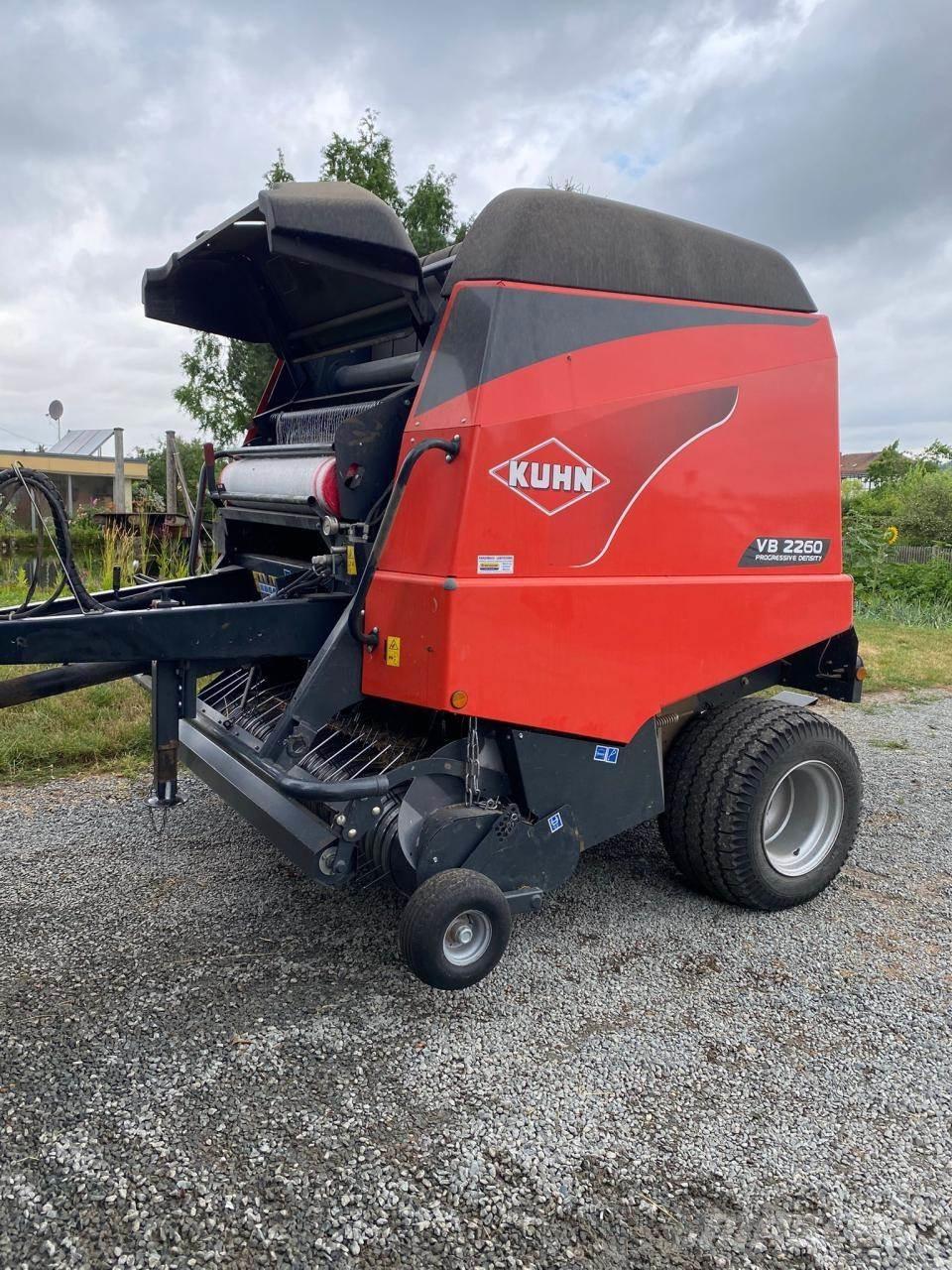 Kuhn VB 2260 Round balers
