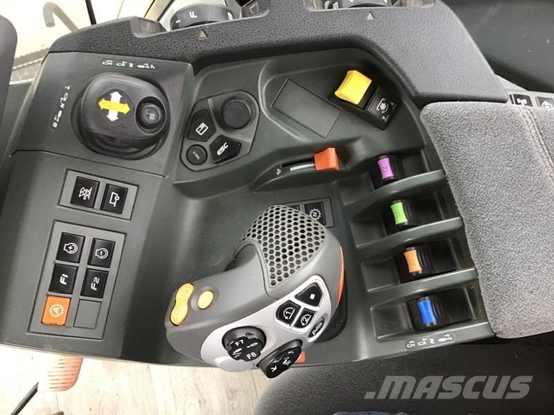 CLAAS Axion 830 Tractors