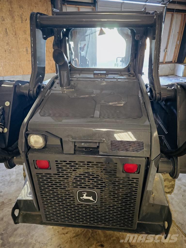 John Deere 325 G Skid steer loaders