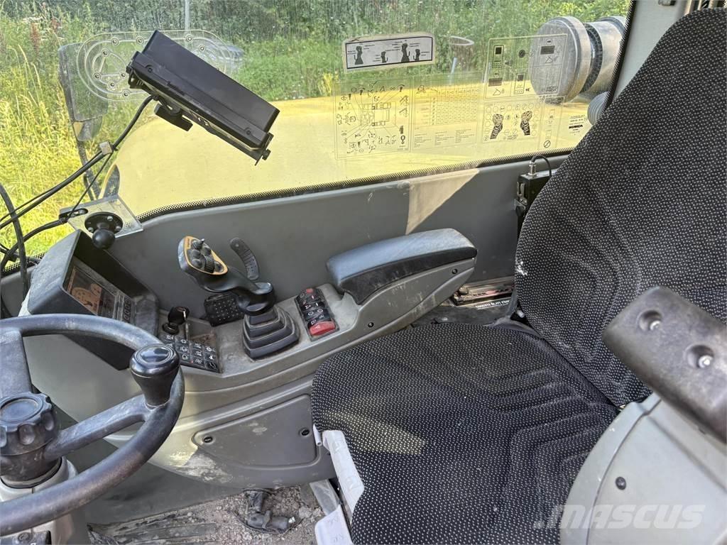 Yanmar B110W Wheeled excavators