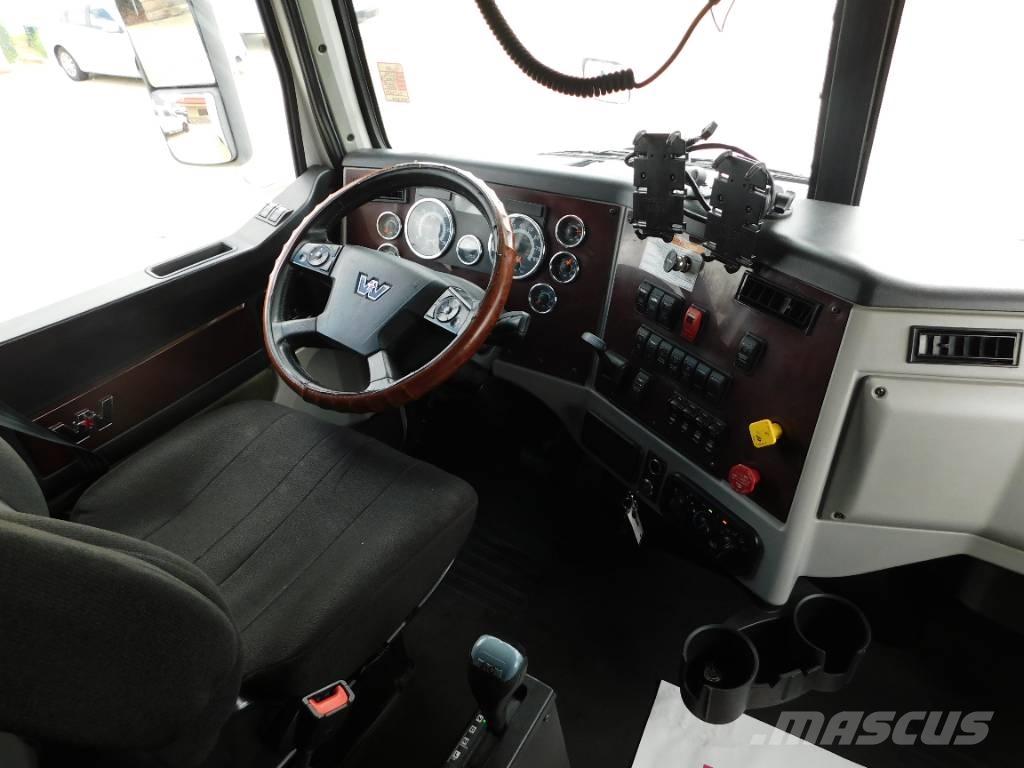 Western Star 5700 XE Prime Movers