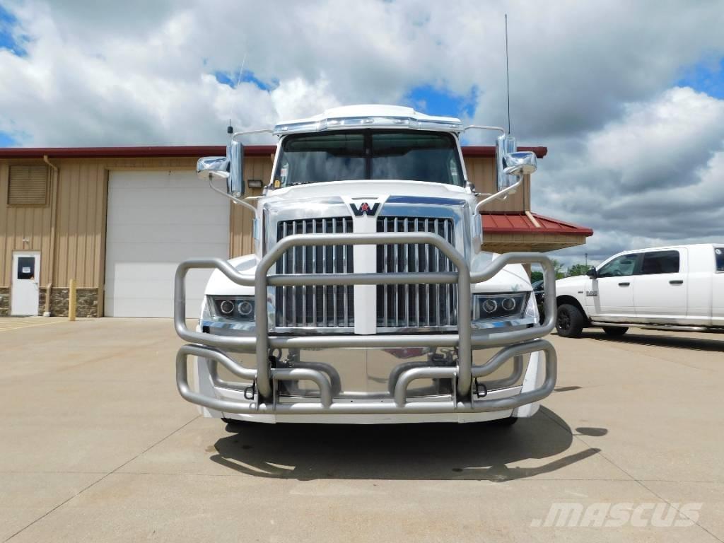 Western Star 5700 XE Prime Movers