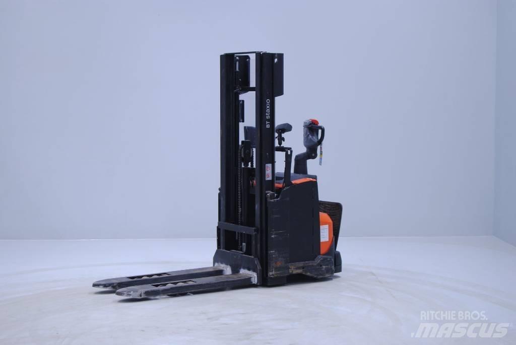 Toyota SWE120 Pedestrian stacker