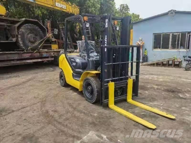 Komatsu 3 Ton Diesel trucks