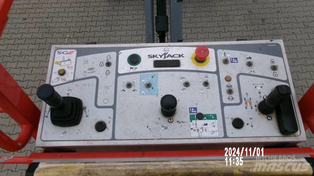 SkyJack SJ 51 AJ Articulated boom lifts