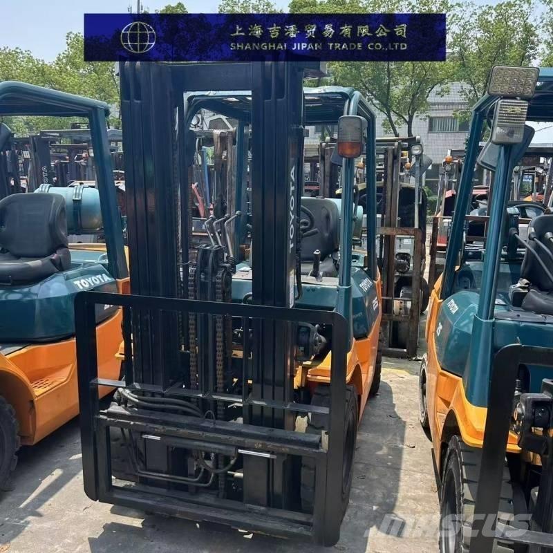 Toyota 25 Diesel trucks