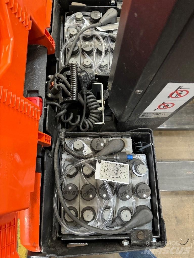 Toyota SWE080L Pedestrian stacker