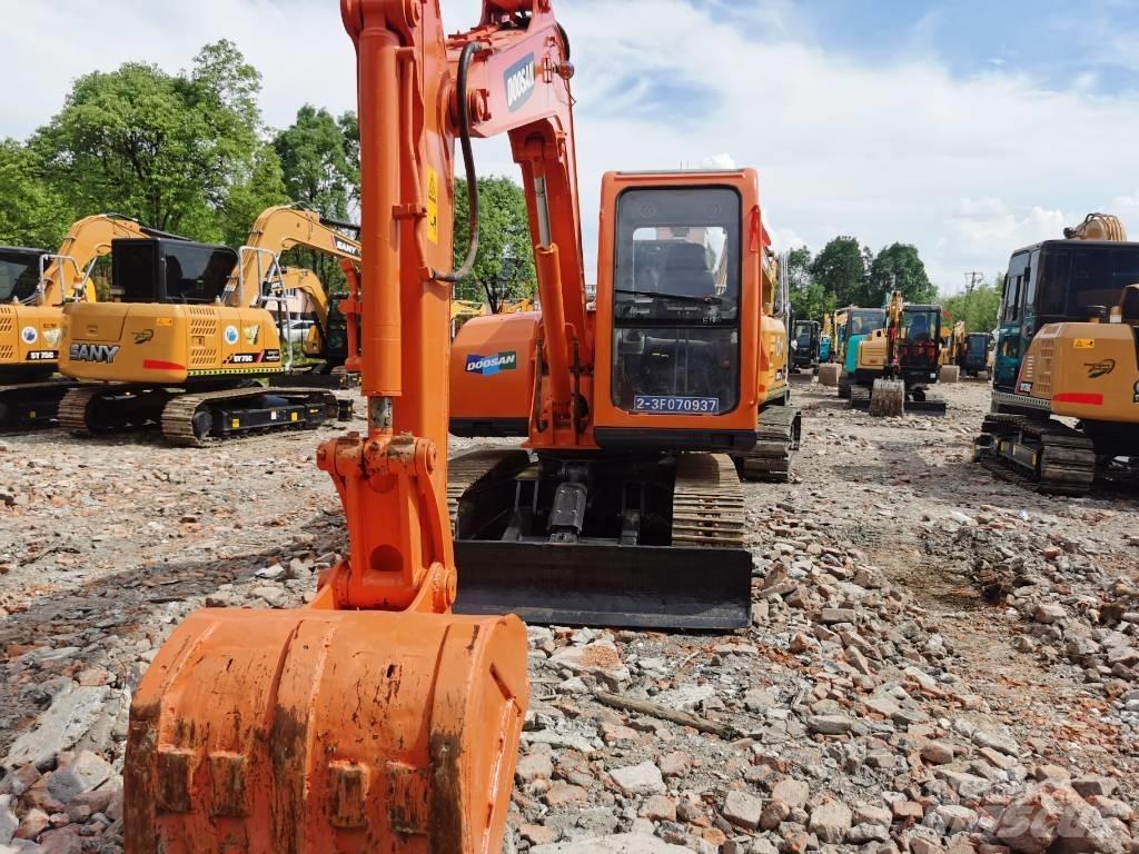 Doosan DX75 Mini excavators  7t - 12t