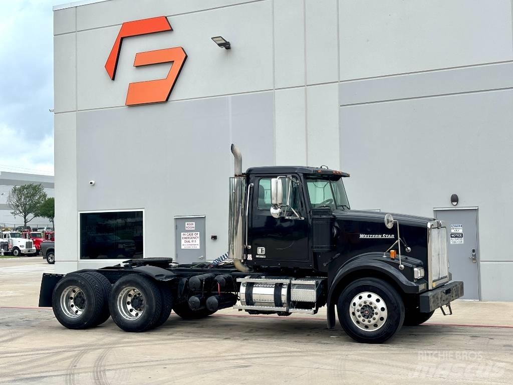 Western Star 4900 Prime Movers