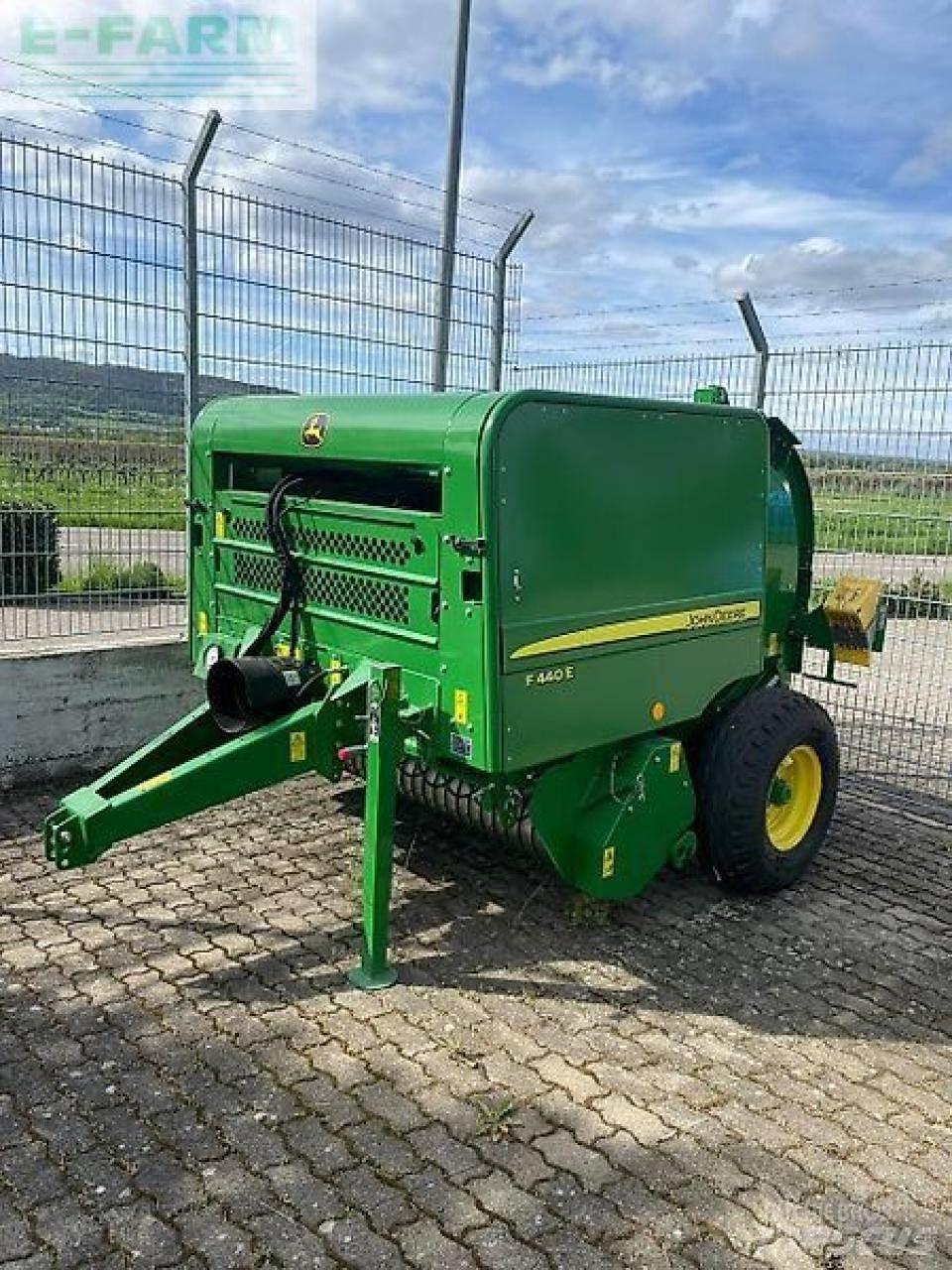 John Deere f440e Square balers