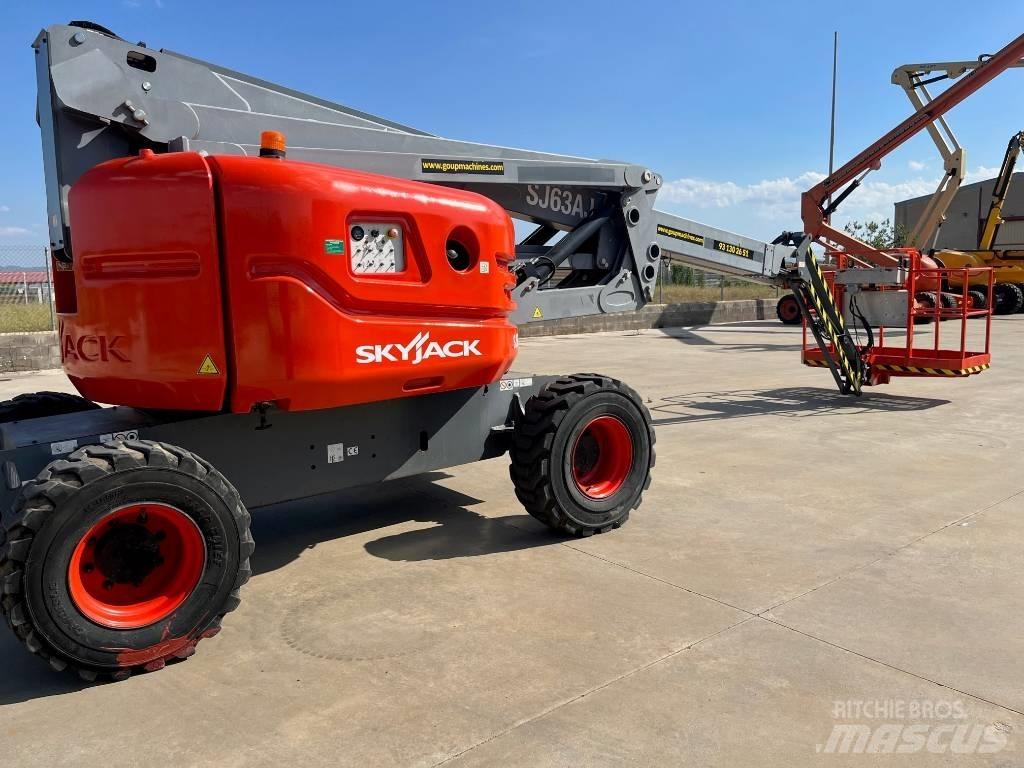 SkyJack SJ63AJ Articulated boom lifts