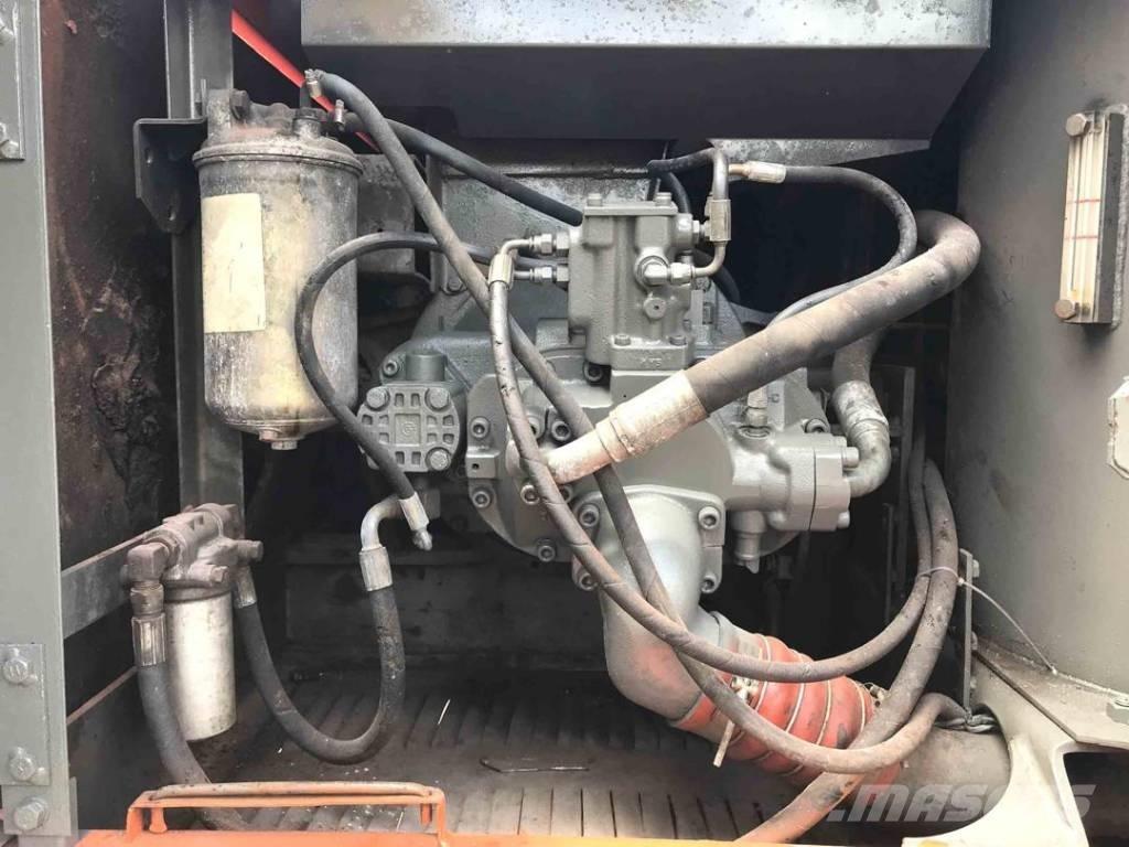Hitachi EX200 Crawler excavators