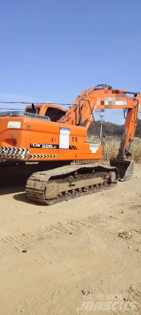 Doosan DX 225LC Crawler excavators