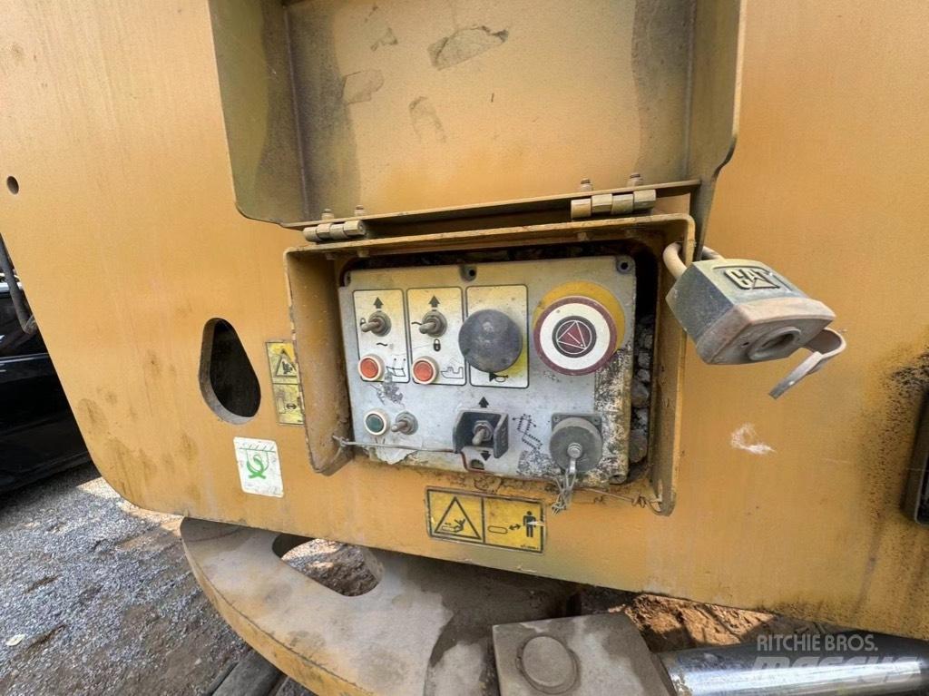 CAT PM 200 Asphalt cold milling machines