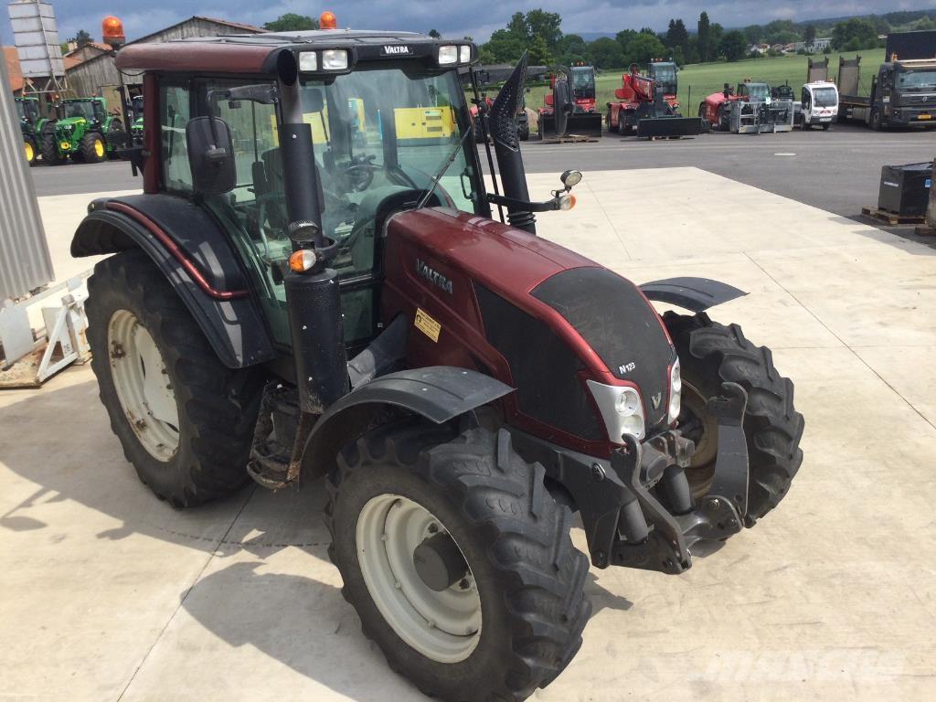 Valtra N123 Tractors