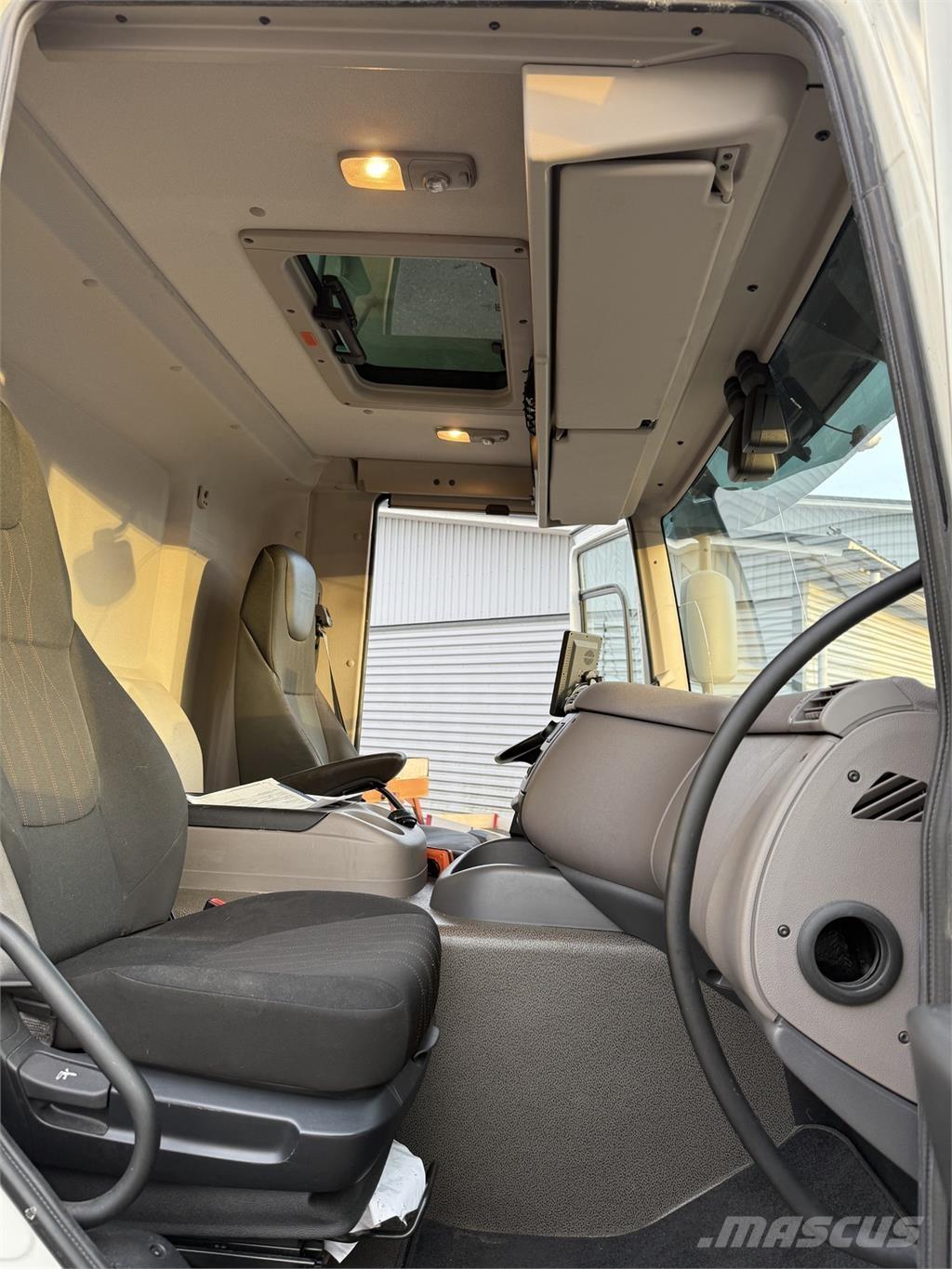 DAF CF 300 FA 4X2 Box trucks