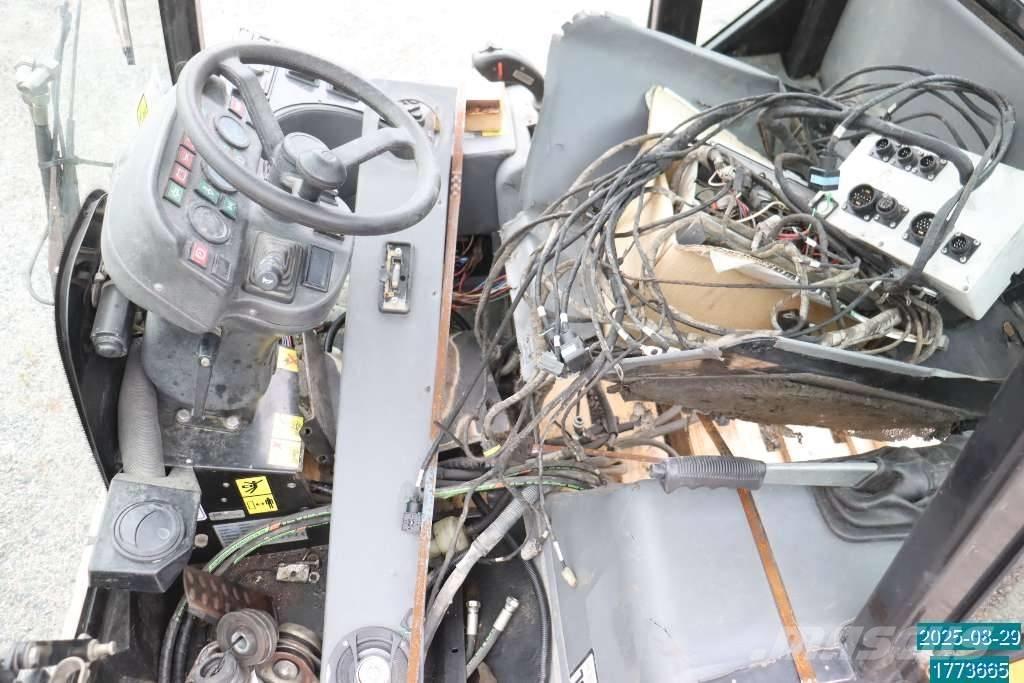 GiANT V 6004 T Mini loaders